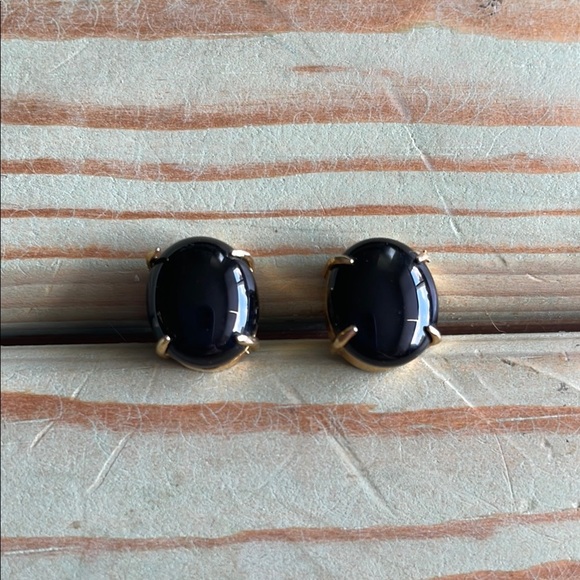 Jewelry - Elegant Black and Gold Stud Earrings